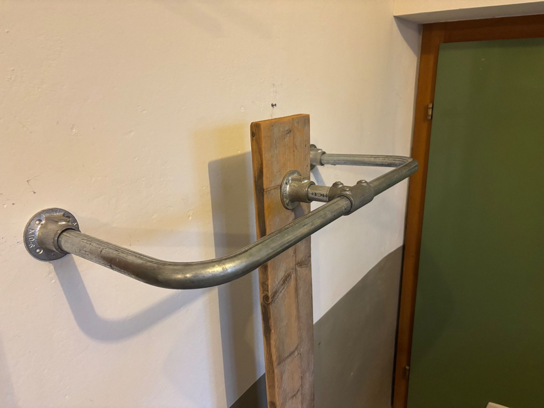 Interio Guardaroba: Garderobe Industrial Look – Usato da Wallenwil venduto da Mueller842 2