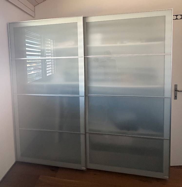 Ikea Armadi: Schrank mit Schiebetüren – Usato da Fraubrunnen venduto da san_nz9p