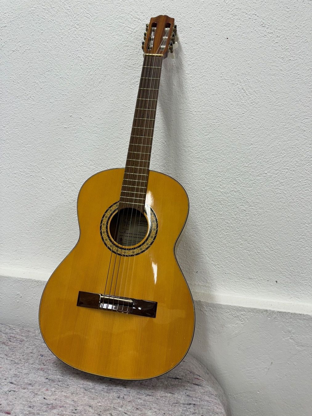 Strumenti musicali: Carl Hellweg Dortmund 4 Junior Guitar – Usato da Gsteig b. Gstaad venduto da Auctionly 5