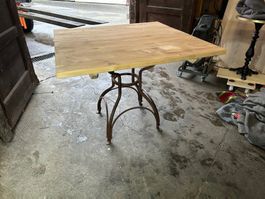 Restaurant Tisch Tanne gebraucht Holz Metalgestell 100 x 100
