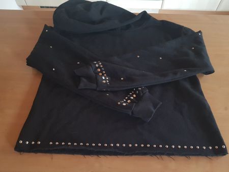 Pull avec capuchon taille M marque C&A 52% coton