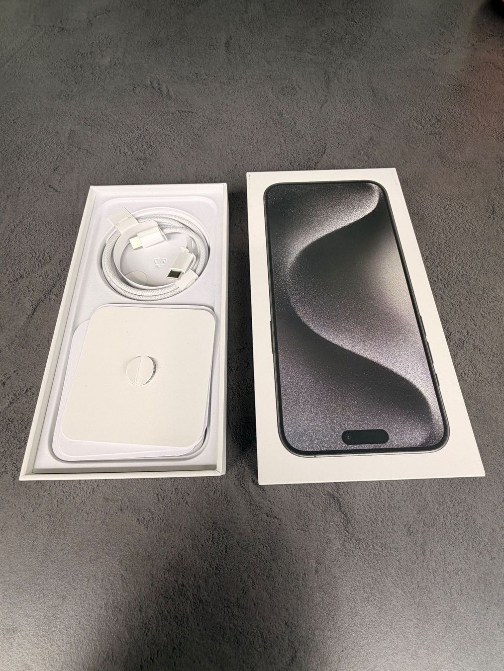 Apple Telefoni cellulari / Smartphones: iPhone 15 Pro Max, Black Titanium, 256GB, Batterie 89% – Usato da Kilchberg ZH venduto da libau 5