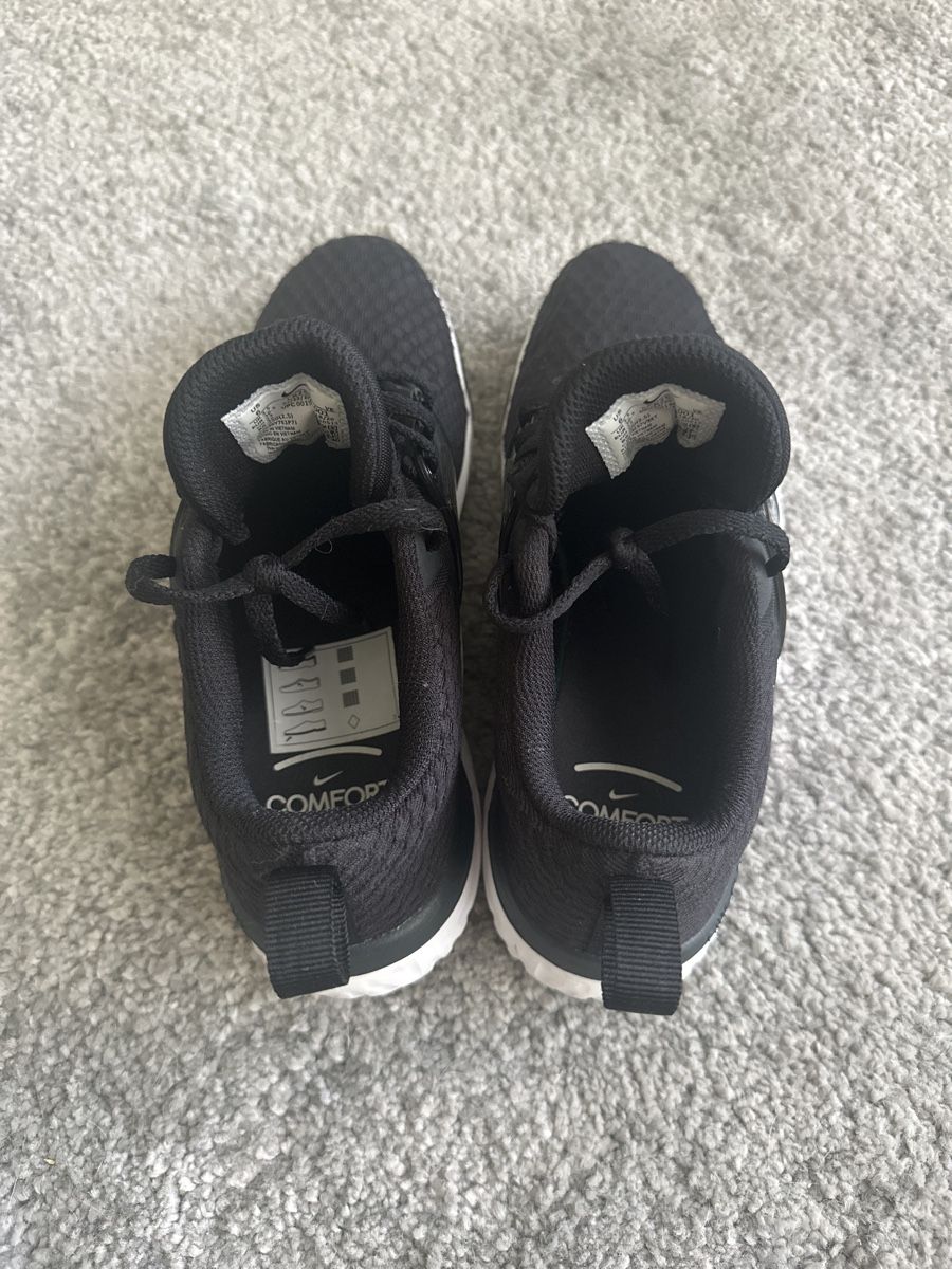 Nike Scarpe da donna: Nike Turnschuh - Grösse 36.5 - Schwarz – Nuovo (secondo la descrizione) da Wangen SZ venduto da Jaay_Sky 1