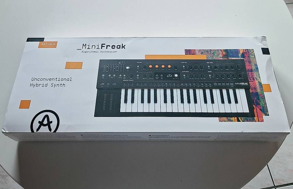 Arturia Musikinstrumente: Arturia Minifreak Algorithmic Synthesizer - Mint Condition – Gebraucht aus Delémont von PeragineC 1