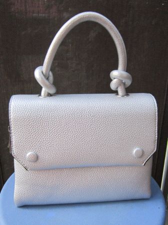 Damenhandtasche, silber inkl. Schulter-Riemen zum Umhängen