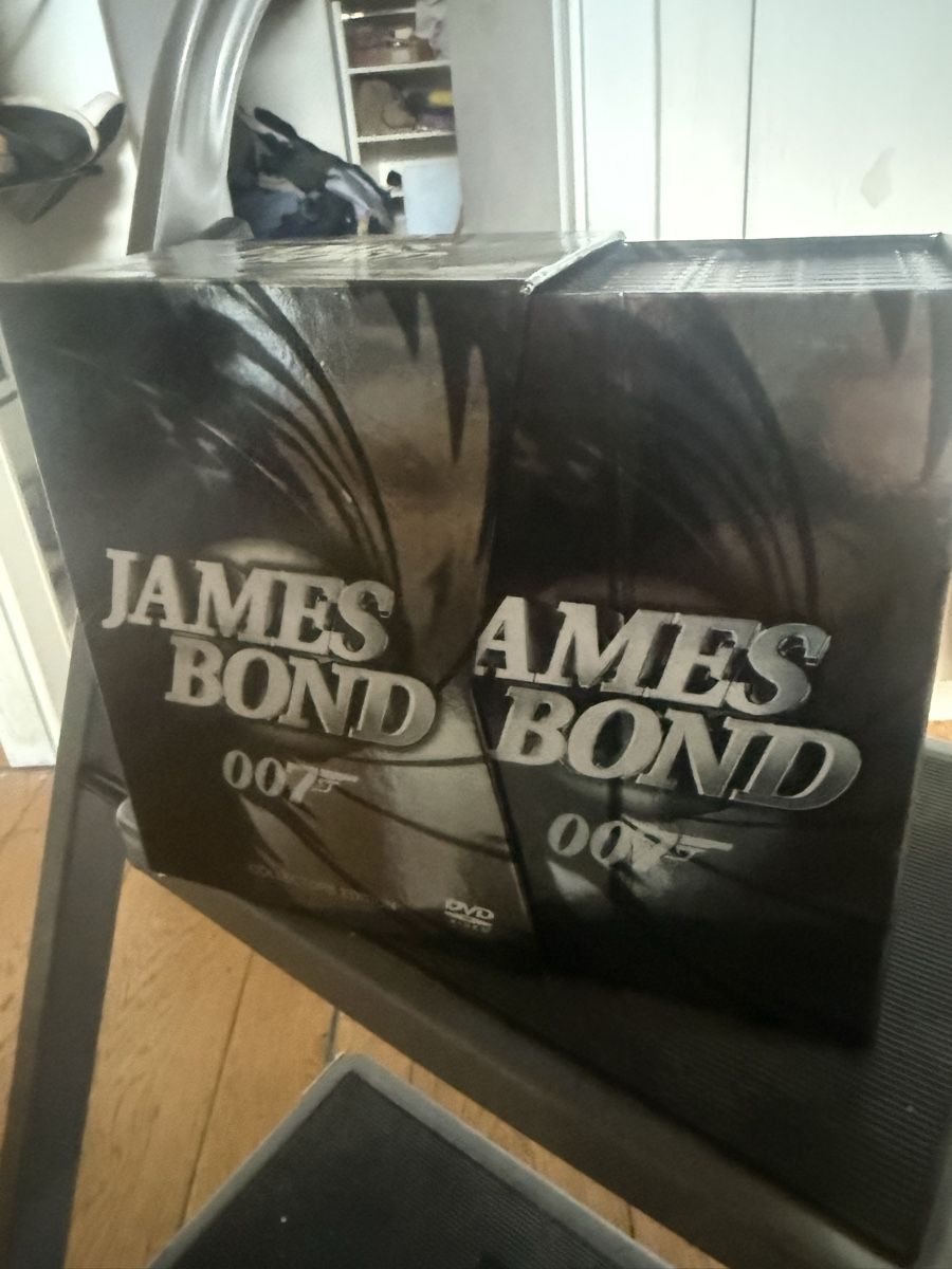 Tutti i DVDs: Coffret James Bond (22 films) – Usato da Troinex venduto da grigri2020