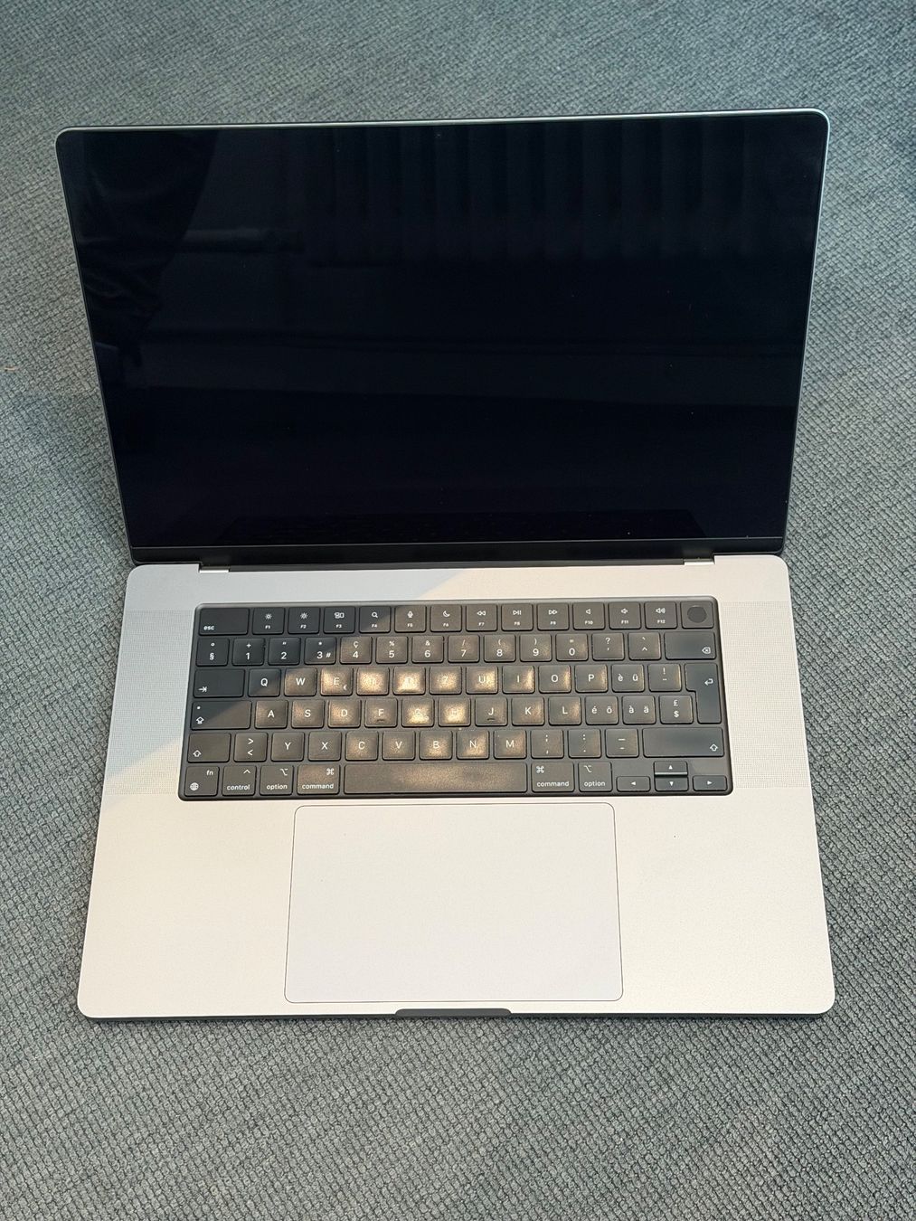 Apple Notebook: MacBook Pro M1 16" Display defekt – Difettoso da Kloten venduto da ric_lg52 2