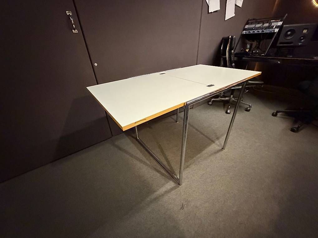 Tables: Eileen Gray "Jean" Tisch von ClassiCon - Original – D'occasion à Basel par prettyrandom 2
