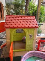 Kinderspielhaus mit Spielzeugautos