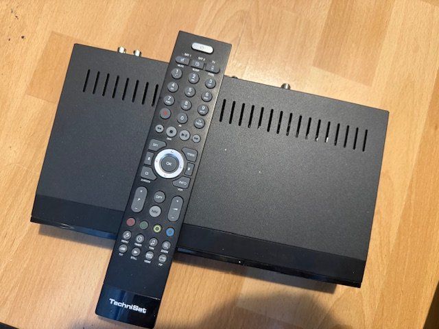 Technisat Ricevitori: TechniStar S1 HD Receiver mit Fernbedienung – Usato da Zürich venduto da einalemjena