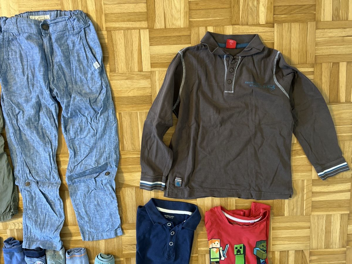 Lotti & Set di vestiti: Jungen Kleiderpaket, Gr. 122/128 – Usato da Zuchwil venduto da Commander0 5