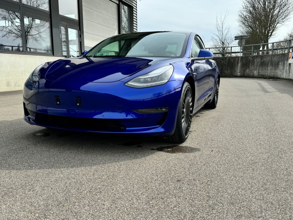 TESLA MODEL 3 in San Marino Blau / TNA Felgen