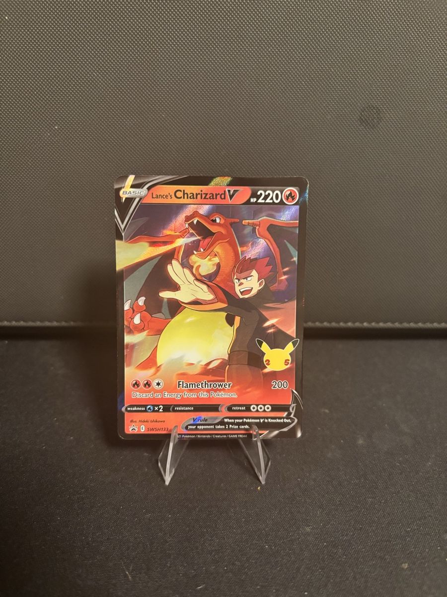 Pokémon Carte collezionabili: Lances Charizard V Near Mint SWSH133 – Nuovo (secondo la descrizione) da St.Gallen venduto da Xenia-1234