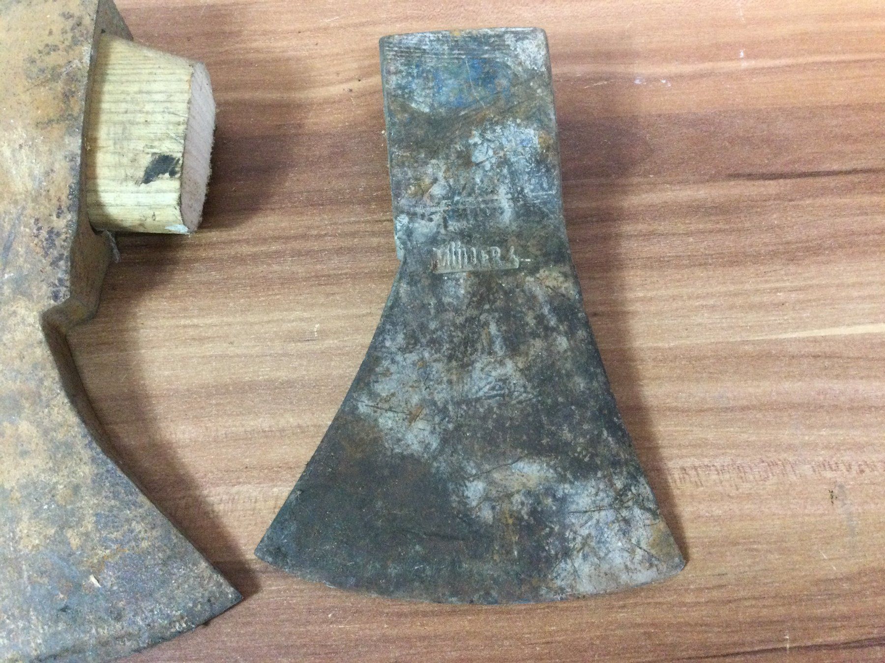 Attrezzi da lavoro: Posten alte rostige Äxte Beile – Usato da Wangen SZ venduto da kuriosum12 4