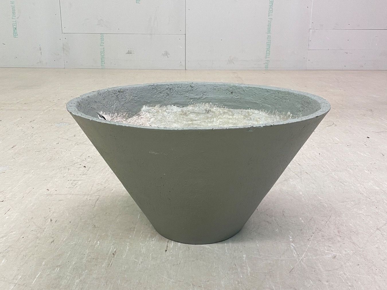 Eternit Vasi per fiori: VintageE.T.E.R.N.I.T Planter / Pflanzengefäss konisch - 55cm – Usato da Bern venduto da Modern-Era 2
