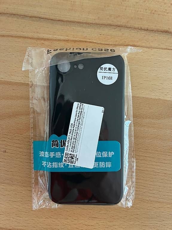Apple Cover & Protezioni schermo: iPhone 16e Silikonhülle Schwarz – Nuovo e nell'imballaggio originale da Hirzel venduto da mak_9tmr