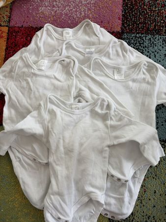 5 Baby Bodys weiss Baumwolle Grösse 62/68 gebraucht