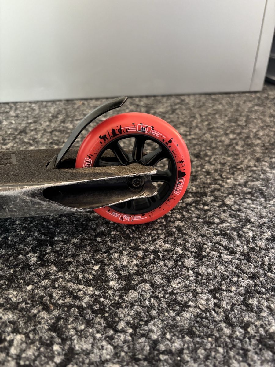 Kickboard: Trottinette ETHIC – Gebraucht aus St-Imier von ic.27 3