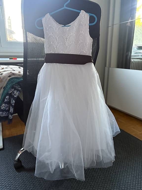 Kleider & Röcke: Robe de fêtes taille 104 – Gebraucht aus Echallens von warnioc