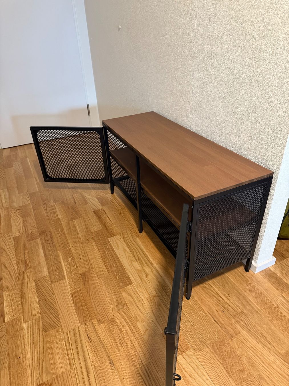 Scaffali: Schönes Sideboard im Industrial-Stil – Usato da Zuchwil venduto da mic_7px5 1
