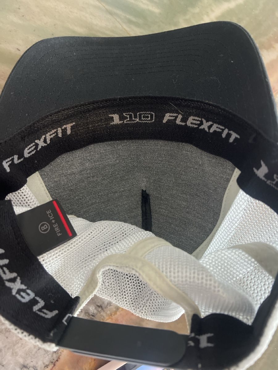 Autres vêtements & accessoires: Cap Trucker 110 Flexfit FIRE+ICE Black/White Mesh Size 8 – D'occasion à Oberägeri par rus_7vhx 2