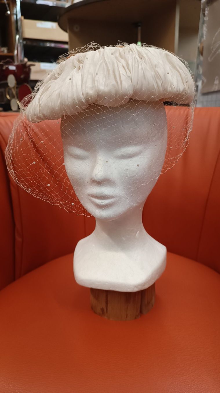 Chapeaux, bonnets & casquettes: 50er Jahre Cocktailhut Gilbert Orcel Paris – D'occasion à Reiden par Zofi-Brocki