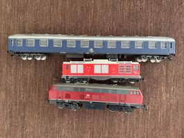 Lokomotiven und Wagen Spur 0