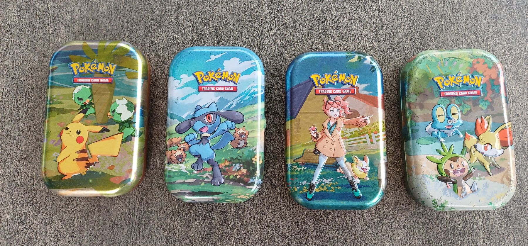 Pokémon Sammelbilder & Trading cards: Pokémon Sammelkarten Dosen, 4 Stk – Gebraucht aus Egnach von Matto01