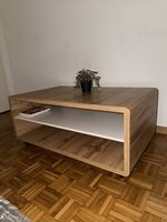 Moderner Couchtisch in Holzoptik  sehr guter Zustand