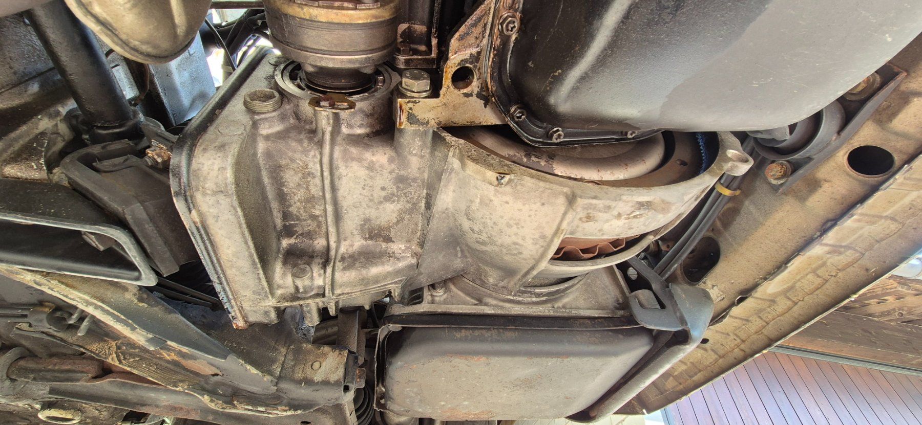 Volkswagen Tutti pezzi di ricambio auto: Golf 1 Automatikgetriebe – Usato da Riggisberg venduto da Mahali04 4
