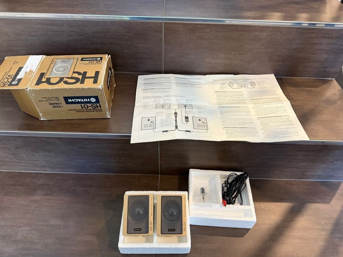 Hitachi Casse acustiche: Hitachi HS-01 Micro Speaker System – Usato da LES AVANCHETS venduto da Ototo 2
