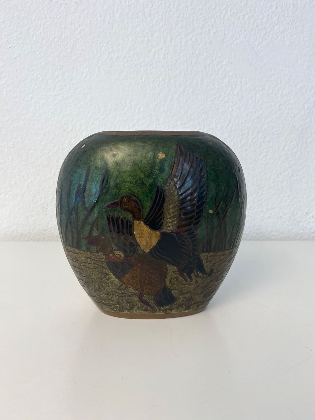 Vasen & Gefässe: Messingvase Jugendstil, emailliert, Wildentenmotiv – Gebraucht aus Zürich von Arche_Brockenhaus 2