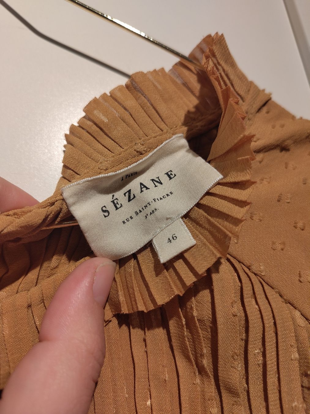 Sezane Camicette: Blouse Sézane ocre plissée taille 46FR/44CH – Usato da Epalinges venduto da Natamiaouw 2