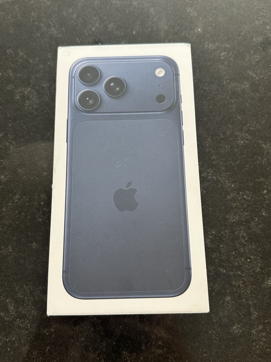 Apple Telefoni cellulari / Smartphones: Originalverpackung iPhone 17 Pro Max Deep Blue - Nur Box! – Usato da Fahrni b. Thun venduto da familymadech