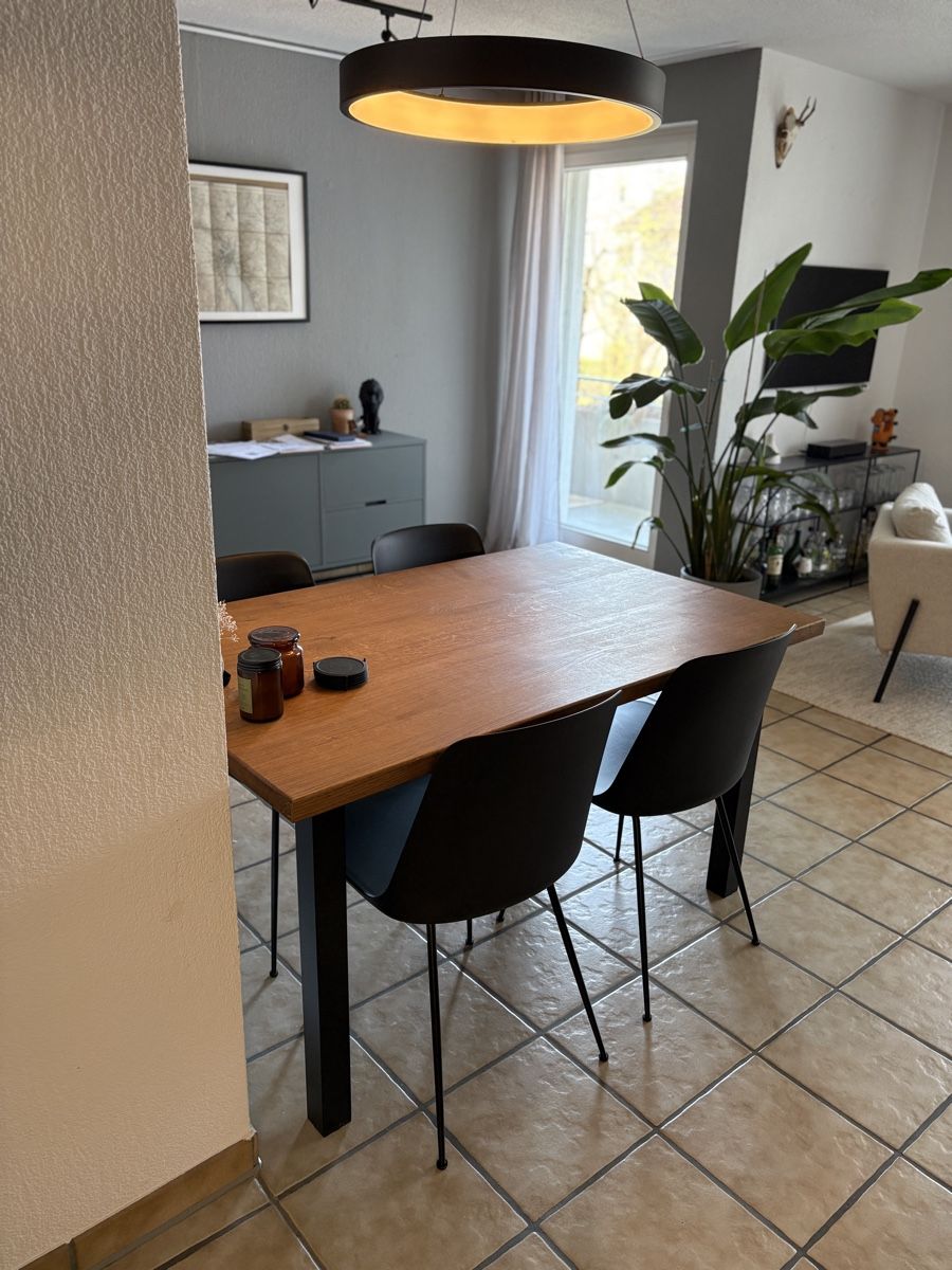 Set di tavolo e panche: Eichenesstisch mit 4 Stühlen, neuwertig und modern! – Usato da Bülach venduto da Buschuz 4