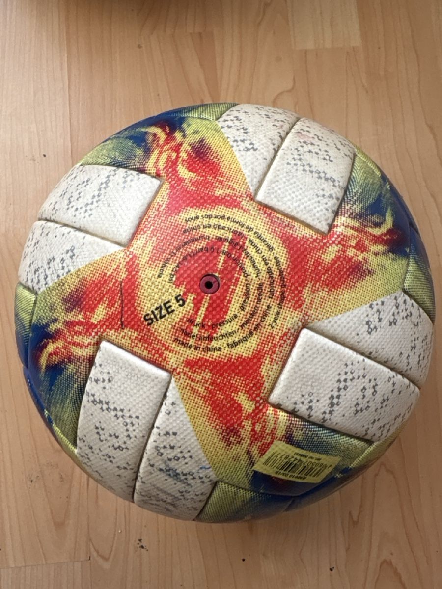 Palloni: Adidas Fussball Grösse 5 – Usato da Emmenbrücke venduto da Dr.Stone 1