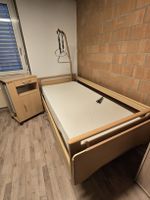 Pflegebett Burmeier mit Nachttisch Buche und Tempur-Matratze