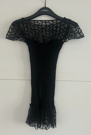 Schickes, figurbetonte Bluse mit Spitze – ideal für Partys!