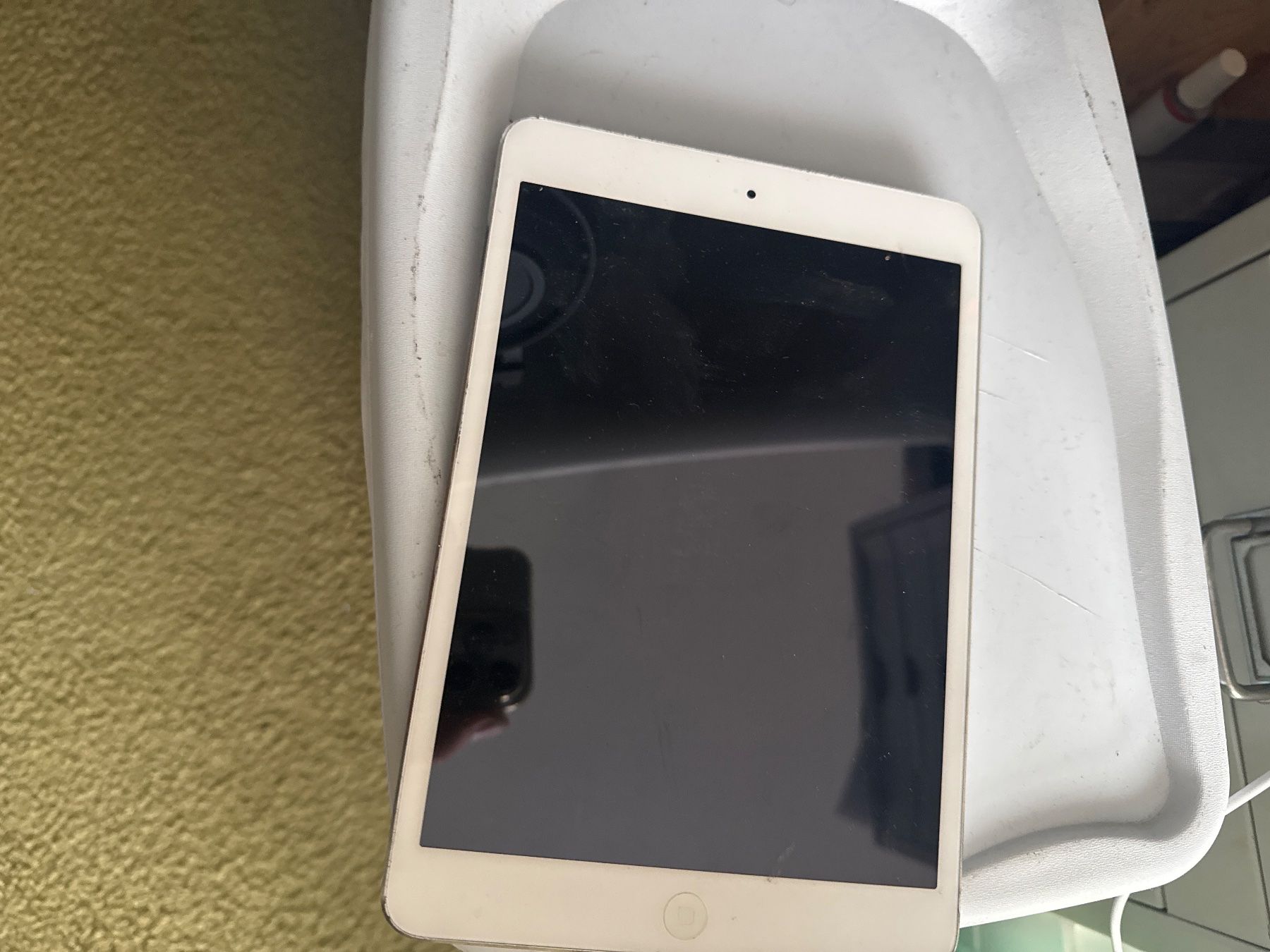 Apple Tablet PC: Ipad mini 2 - A1498 - icloude / Display ganz!!! – Difettoso da Olten venduto da HoYa01 1