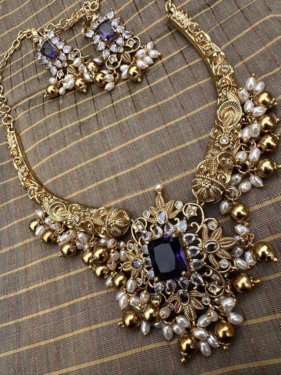 Altri gioielli: Elegante Perlenkette mit amethystfarbenen Steinen – Nuovo (secondo la descrizione) da Bösingen venduto da ash_jnn8