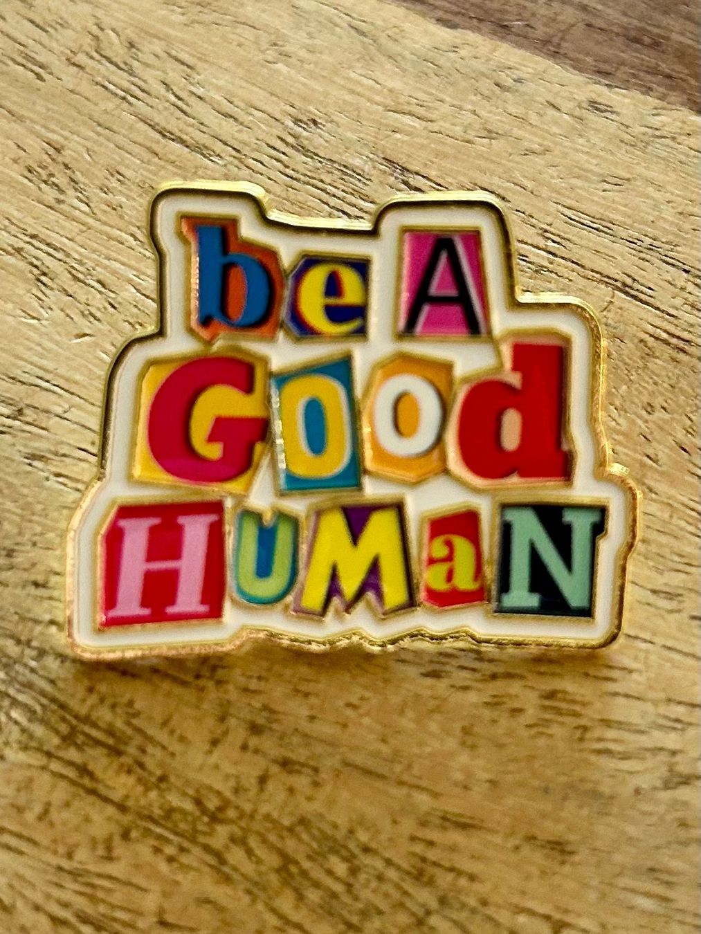 Plaketten & Abzeichen: Pin Be A Good Human – Neu und originalverpackt aus Geneve von vane267
