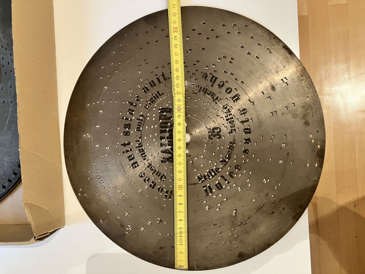 Piatti di portata: Blechloch Musikplatten Kalliope gebraucht – Usato da Winterthur venduto da CocoTheCat 2