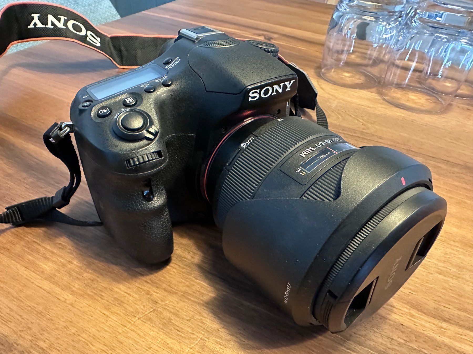 Sony Fotocamera: Sony Alpha 77 II mit 2 Wechselobjektiven – Usato da Eglisau venduto da sar_zt9w 2