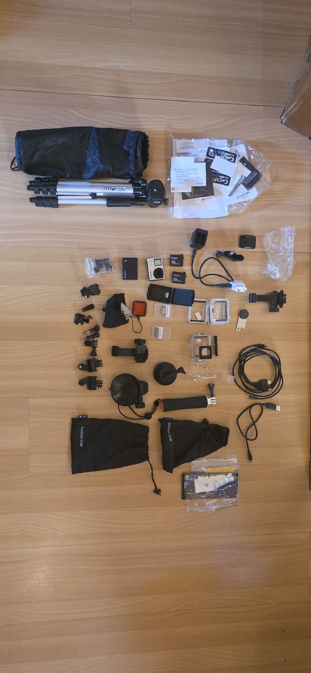 Gopro Action Cam: Caméra GoPro Hero 4 ,10accessoires, 3batteries, kit plongée – Gebraucht aus Saillon von inf_8vsk 4