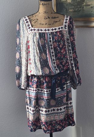 Wunderschöne  Sommerkleid  mit Blumenmuster - Grösse  M