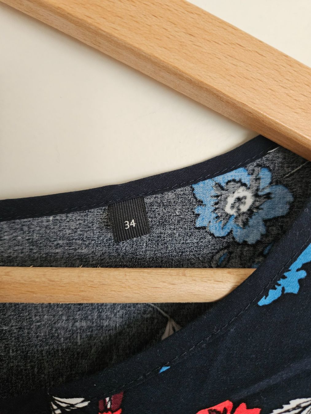 Top: Blumen-Oberteil Gr. 34 – Usato da Schaffhausen venduto da sabrina915 3