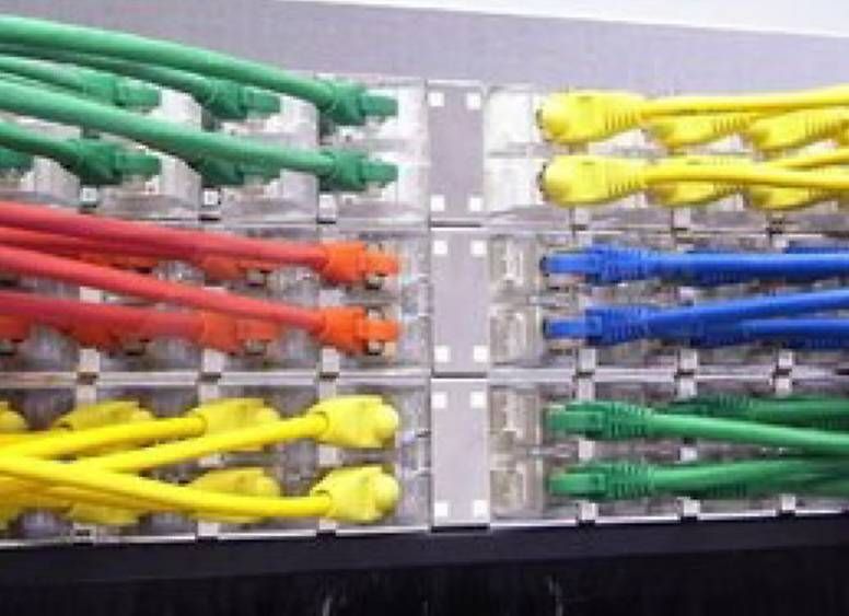 Racks & Cavalletti: Wirewin 24 Port Patchpanel für Keystone Module, winkelbar – Nuovo e nell'imballaggio originale da Ehrendingen venduto da Veiga 2