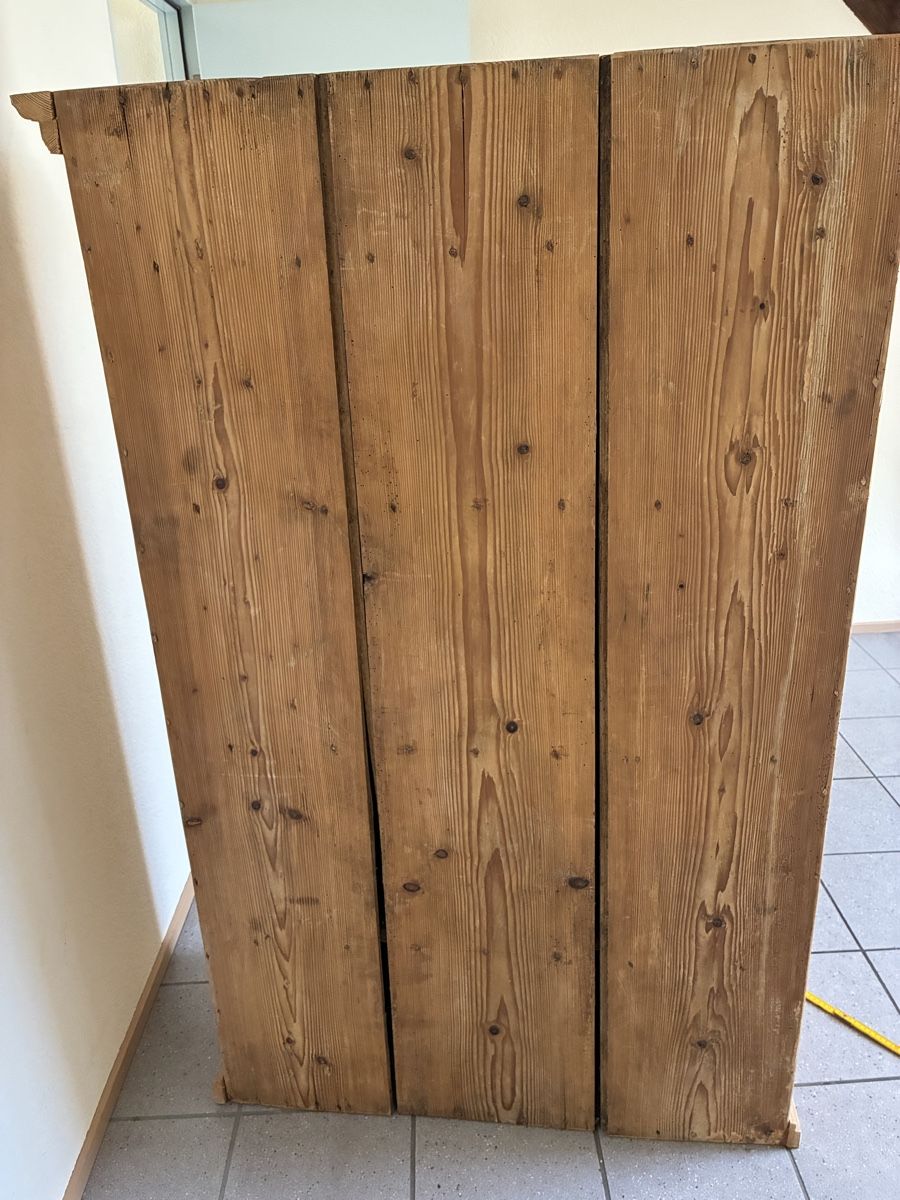 Armadi: Antiker Tannenholz Schrank – Usato da Ranflüh venduto da SwR_E19 5