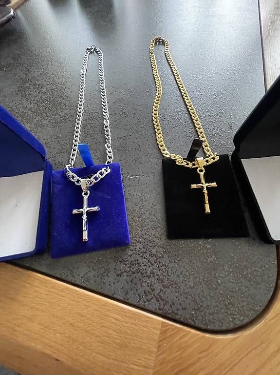 Ketten: Halskette/ Jesus am Kreuz  – Gebraucht aus ossingen von franco057 1