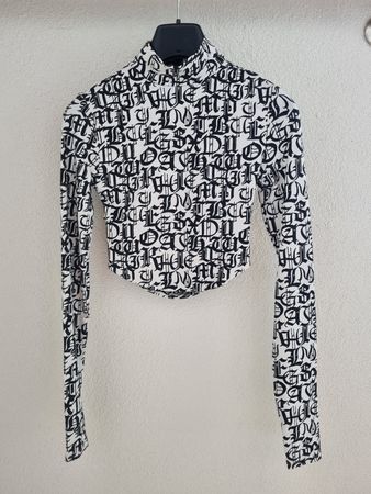 Bershka Crop Top Gr. XS Gothic Schrift Cut-Out Look Blogger